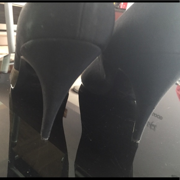 BLACK/GOLD HEELS - Picture 6 of 8